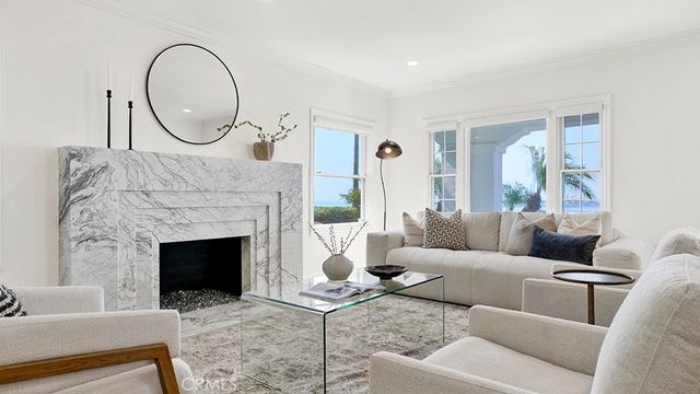 2747 E Ocean Boulevard, Long Beach, CA 90803
