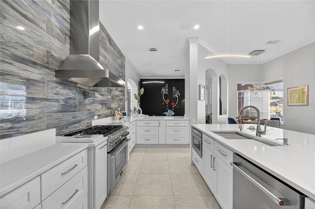 719 ISLEBAY DRIVE, Apollo Beach, FL 33572