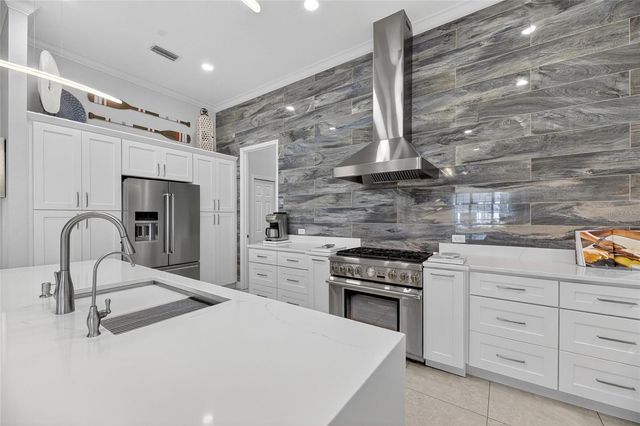 719 ISLEBAY DRIVE, Apollo Beach, FL 33572