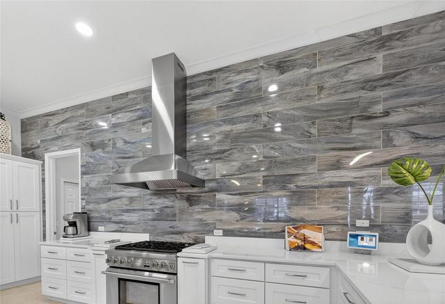 719 ISLEBAY DRIVE, Apollo Beach, FL 33572