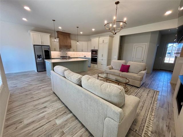 2509 Crystal Creek Drive, Yukon, OK 73099