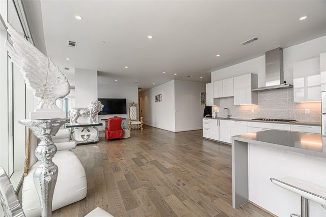4521 San Felipe Street 2104, Houston, TX 77027