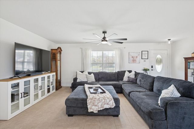 1303 Hutchins Lane, Reno, TX 76082