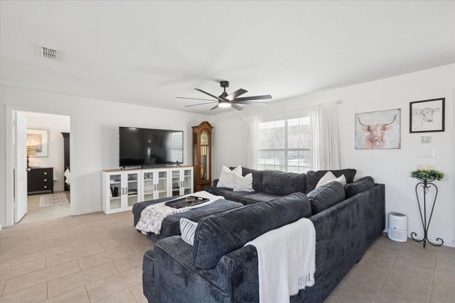 1303 Hutchins Lane, Reno, TX 76082