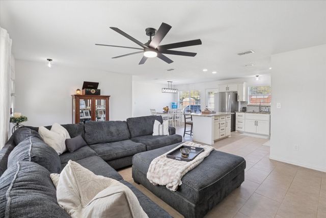 1303 Hutchins Lane, Reno, TX 76082