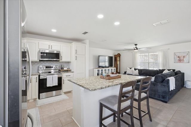 1303 Hutchins Lane, Reno, TX 76082