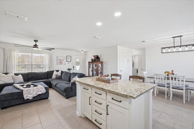 1303 Hutchins Lane, Reno, TX 76082