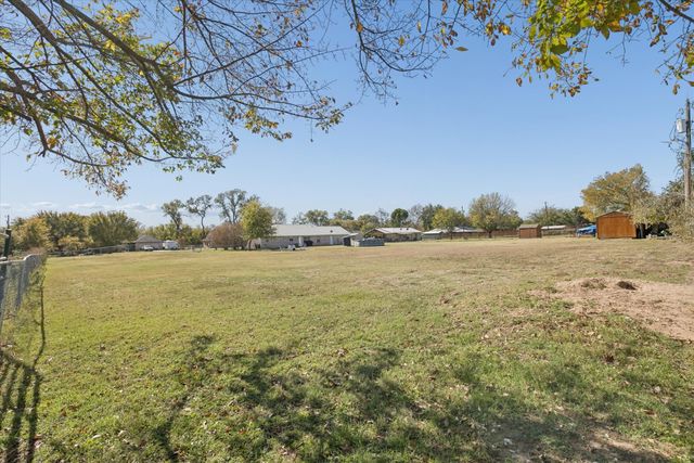 1303 Hutchins Lane, Reno, TX 76082