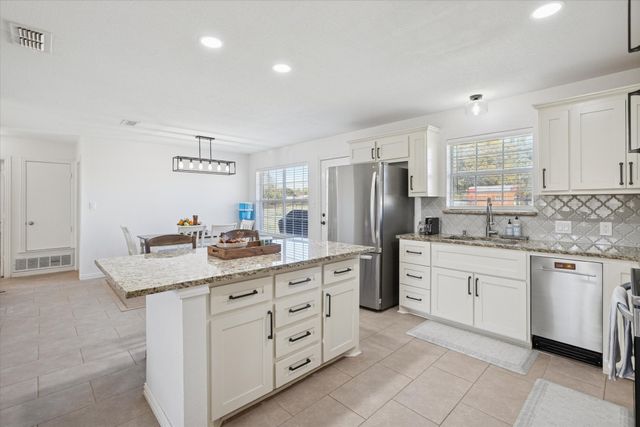 1303 Hutchins Lane, Reno, TX 76082