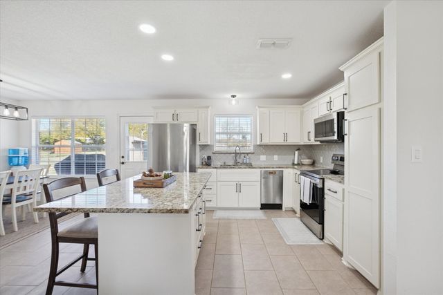 1303 Hutchins Lane, Reno, TX 76082