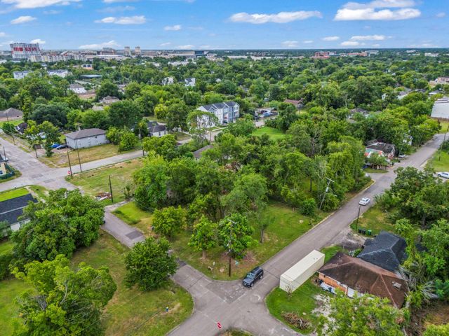 3006 Dennis Street, Houston, TX 77004