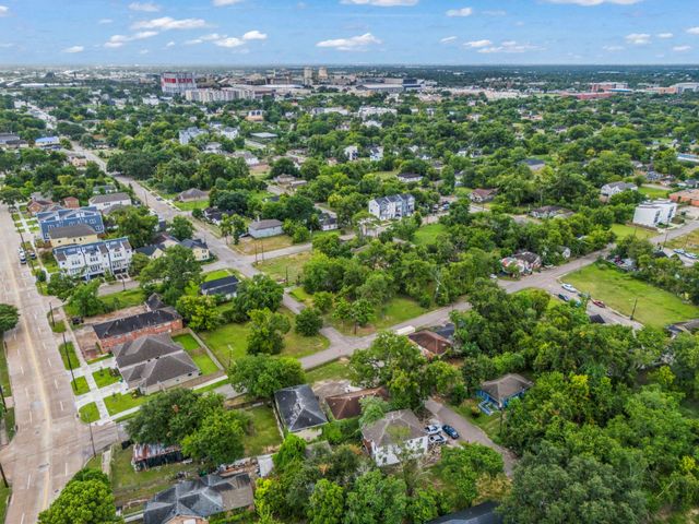 3006 Dennis Street, Houston, TX 77004