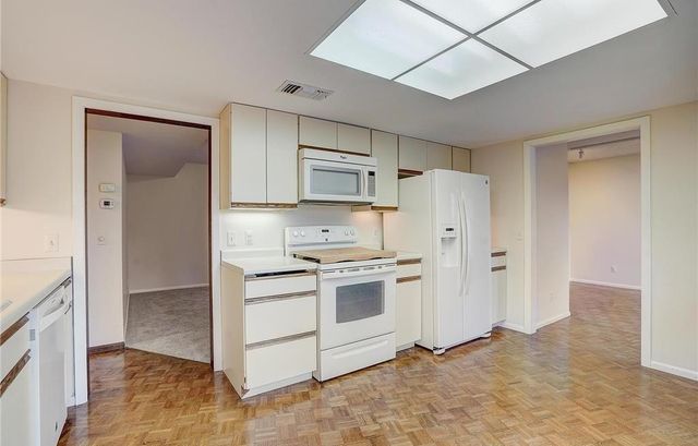 603 Lake Street 307, Excelsior, MN 55331