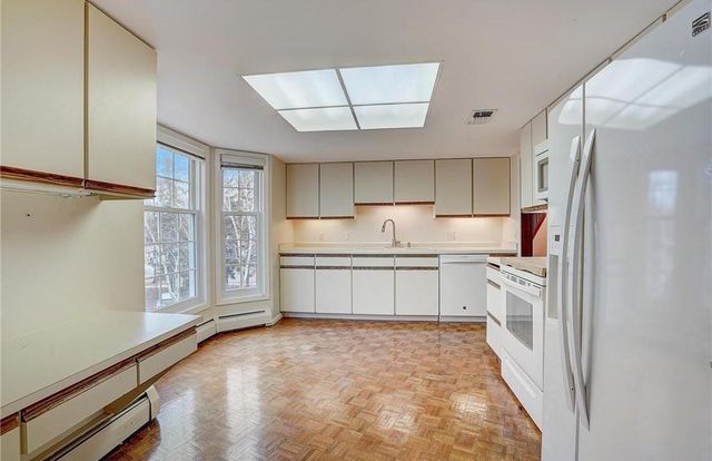 603 Lake Street 307, Excelsior, MN 55331