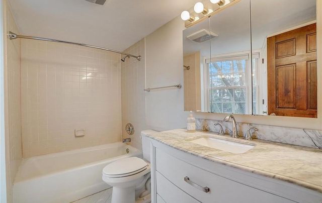 603 Lake Street 307, Excelsior, MN 55331