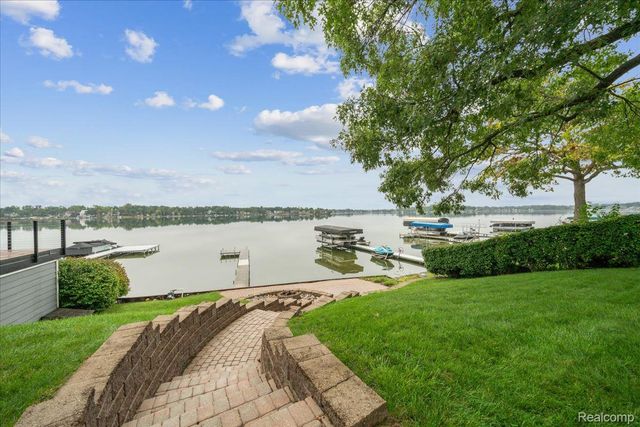 7115 Locklin, West Bloomfield Charter Township, MI 48324
