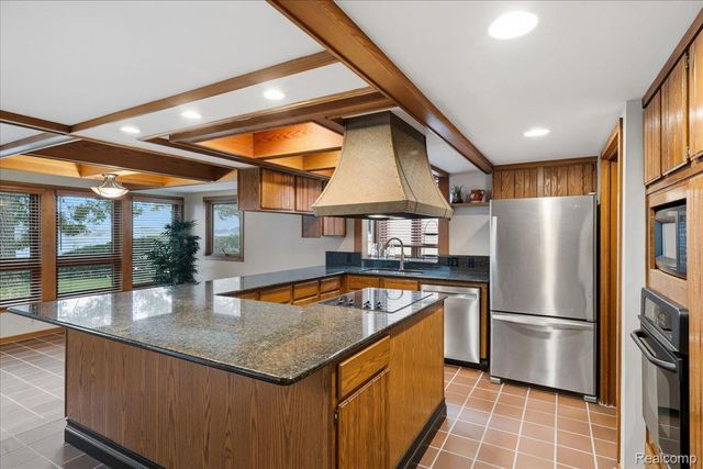 7115 Locklin, West Bloomfield Charter Township, MI 48324
