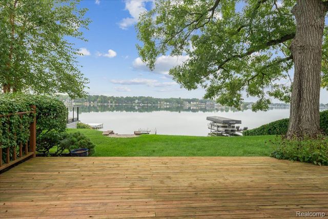 7115 Locklin, West Bloomfield Charter Township, MI 48324