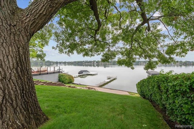 7115 Locklin, West Bloomfield Charter Township, MI 48324