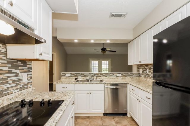 2104 Yorktown Court S, League City, TX 77573