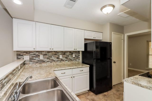 2104 Yorktown Court S, League City, TX 77573