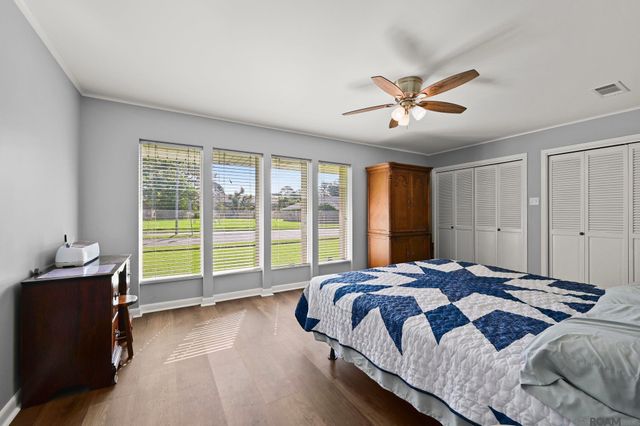 106 Crescent Place Dr, Donaldsonville, LA 70346