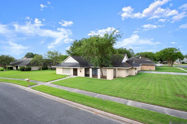 106 Crescent Place Dr, Donaldsonville, LA 70346