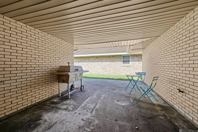 106 Crescent Place Dr, Donaldsonville, LA 70346