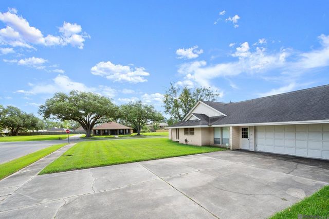 106 Crescent Place Dr, Donaldsonville, LA 70346