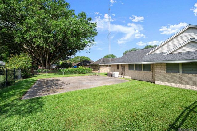 106 Crescent Place Dr, Donaldsonville, LA 70346