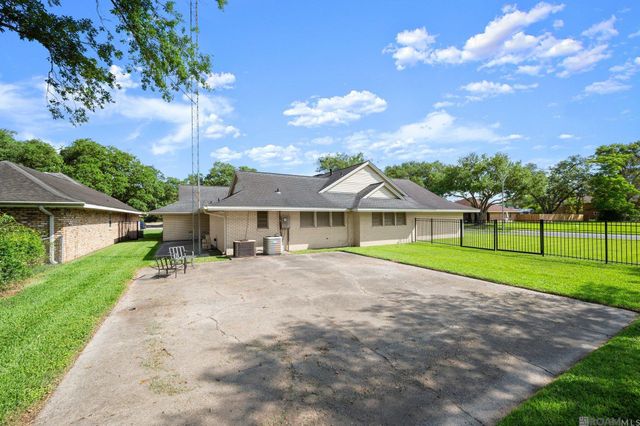 106 Crescent Place Dr, Donaldsonville, LA 70346
