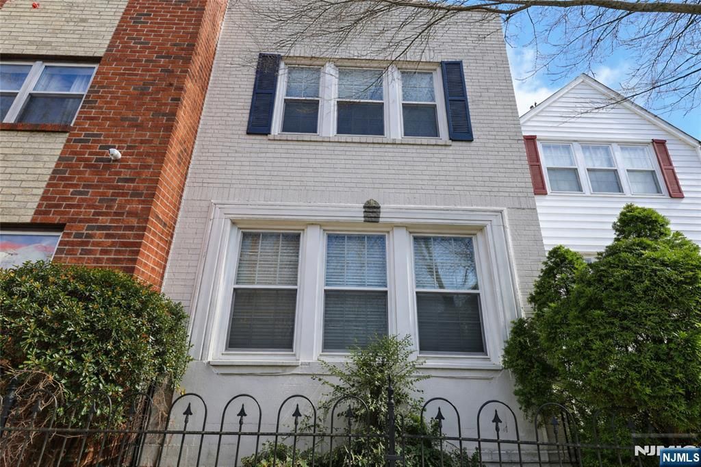 251 Grant Avenue, Cliffside Park, NJ 07010