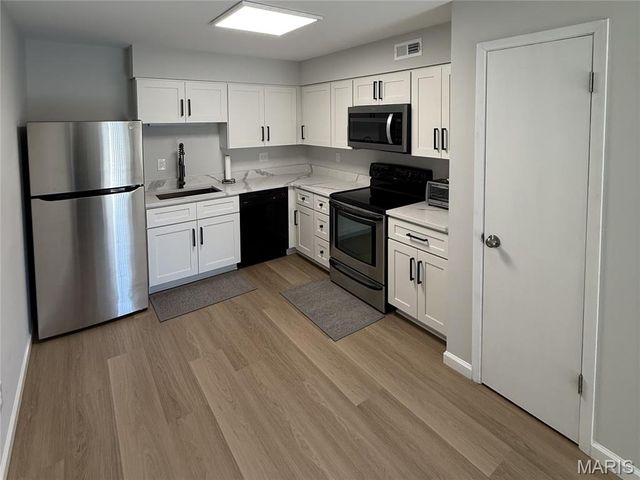 4333 Arrow Tree Drive L, St Louis, MO 63128