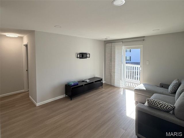 4333 Arrow Tree Drive L, St Louis, MO 63128