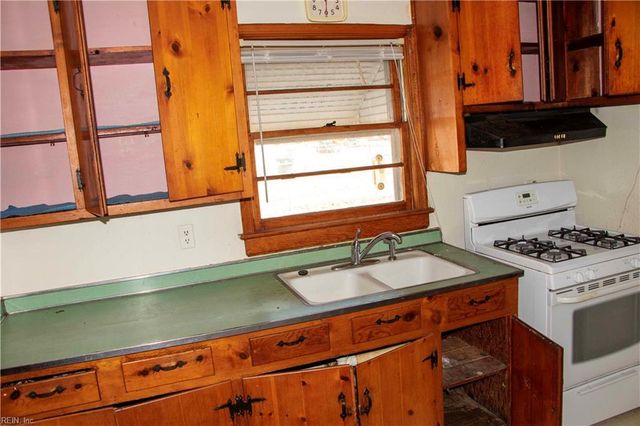 723 Center AVE, Newport News, VA 23605