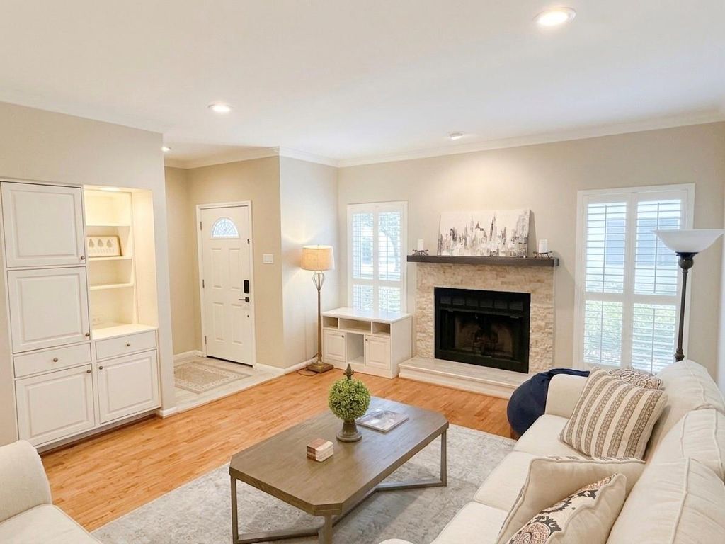 2442 Bering Drive 2442, Houston, TX 77057