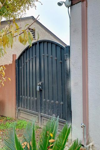 4121 N Palm Avenue, Fresno, CA 93704