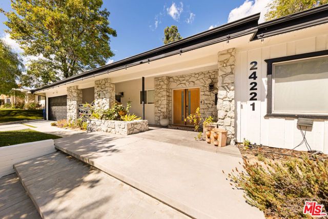 24221 Aetna Street, Woodland Hills (los Angeles), CA 91367