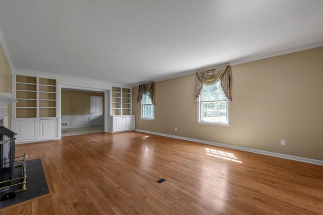 790 Chinoe Road, Lexington, KY 40502