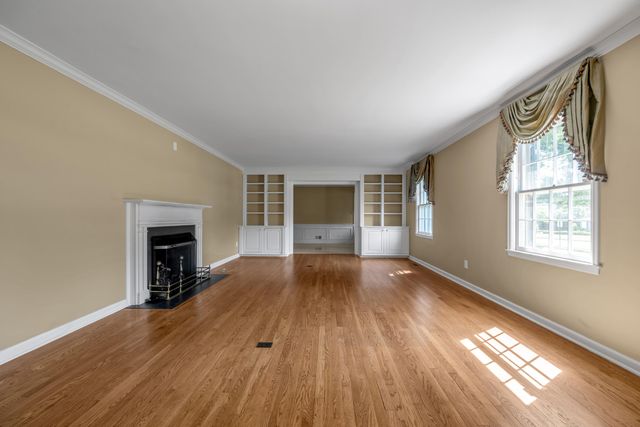 790 Chinoe Road, Lexington, KY 40502
