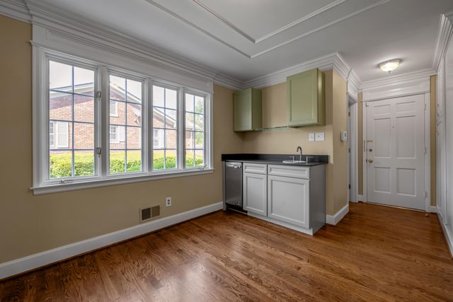 790 Chinoe Road, Lexington, KY 40502