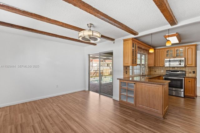 11431 NW 29th St, Sunrise, FL 33323