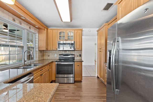 11431 NW 29th St, Sunrise, FL 33323