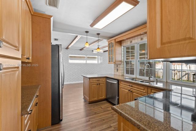 11431 NW 29th St, Sunrise, FL 33323