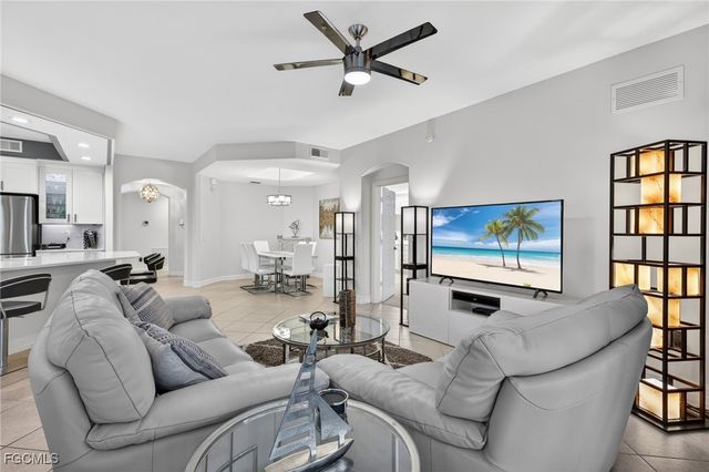 2001 Tarpon Bay DR N 102, Naples, FL 34119