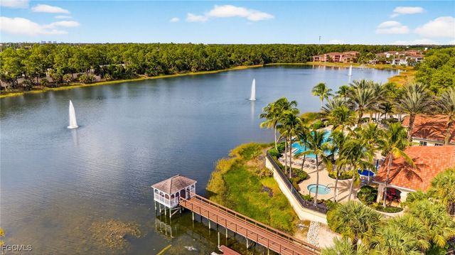 2001 Tarpon Bay DR N 102, Naples, FL 34119