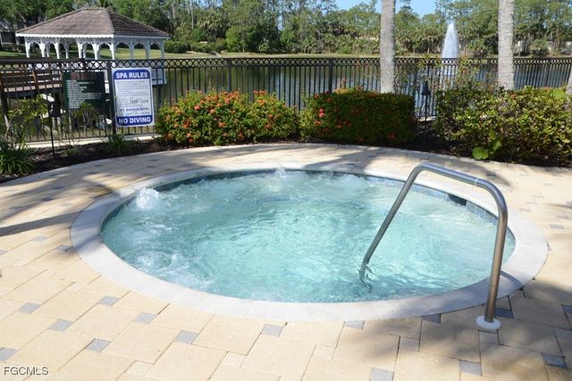 2001 Tarpon Bay DR N 102, Naples, FL 34119