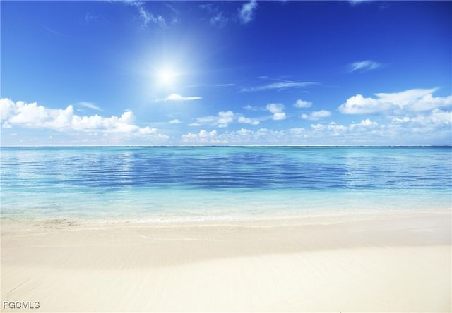 2001 Tarpon Bay DR N 102, Naples, FL 34119