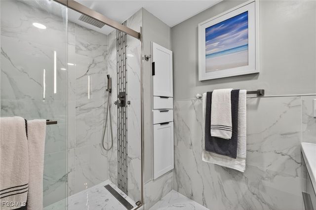 2001 Tarpon Bay DR N 102, Naples, FL 34119