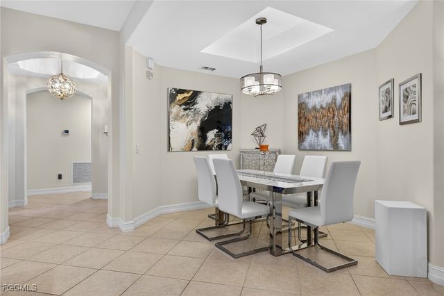 2001 Tarpon Bay DR N 102, Naples, FL 34119